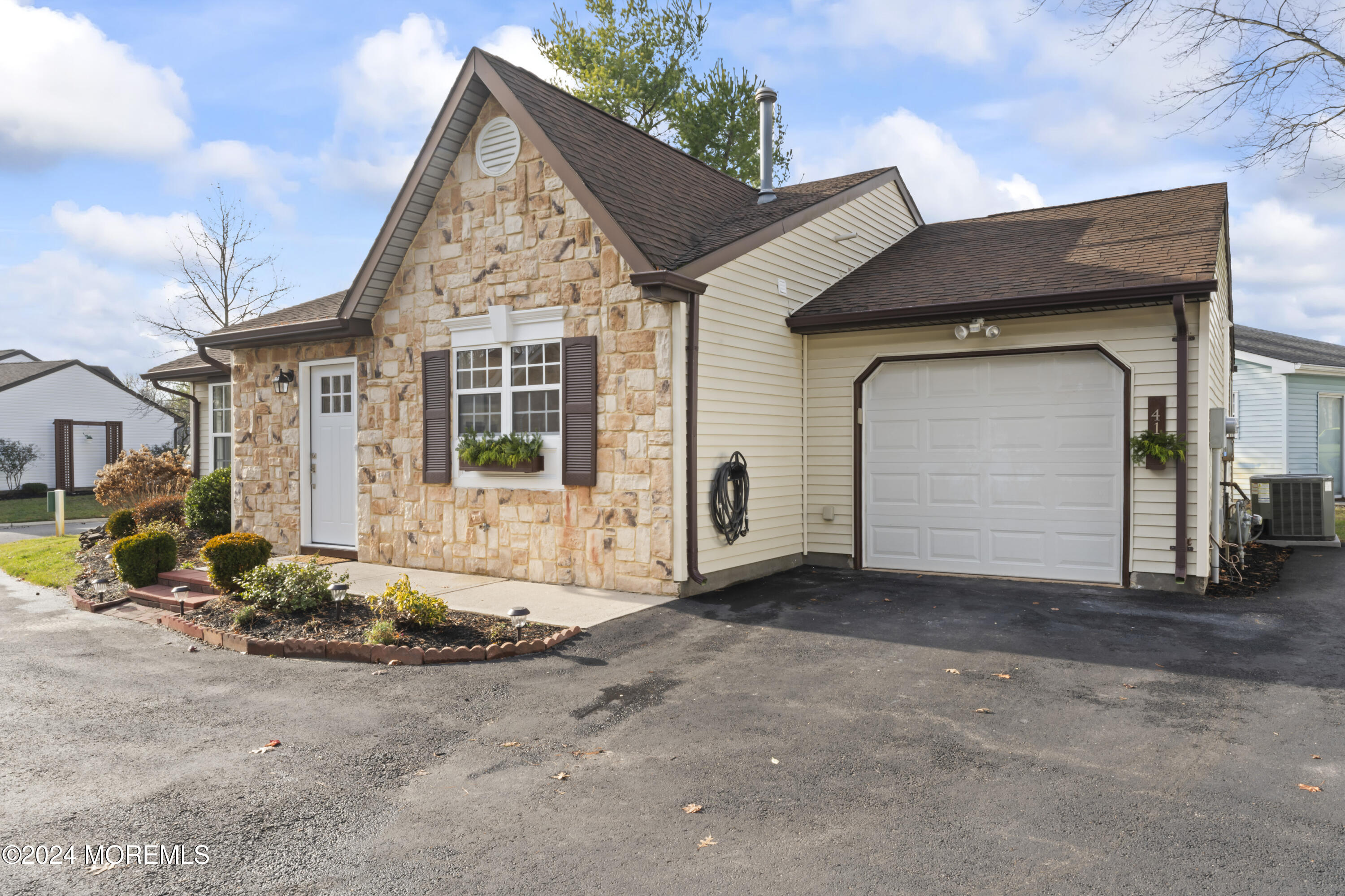 41 Ivy Ridge Close, Unit 1000 Freehold, NJ 07728 - Photo 23 of 25 Front View