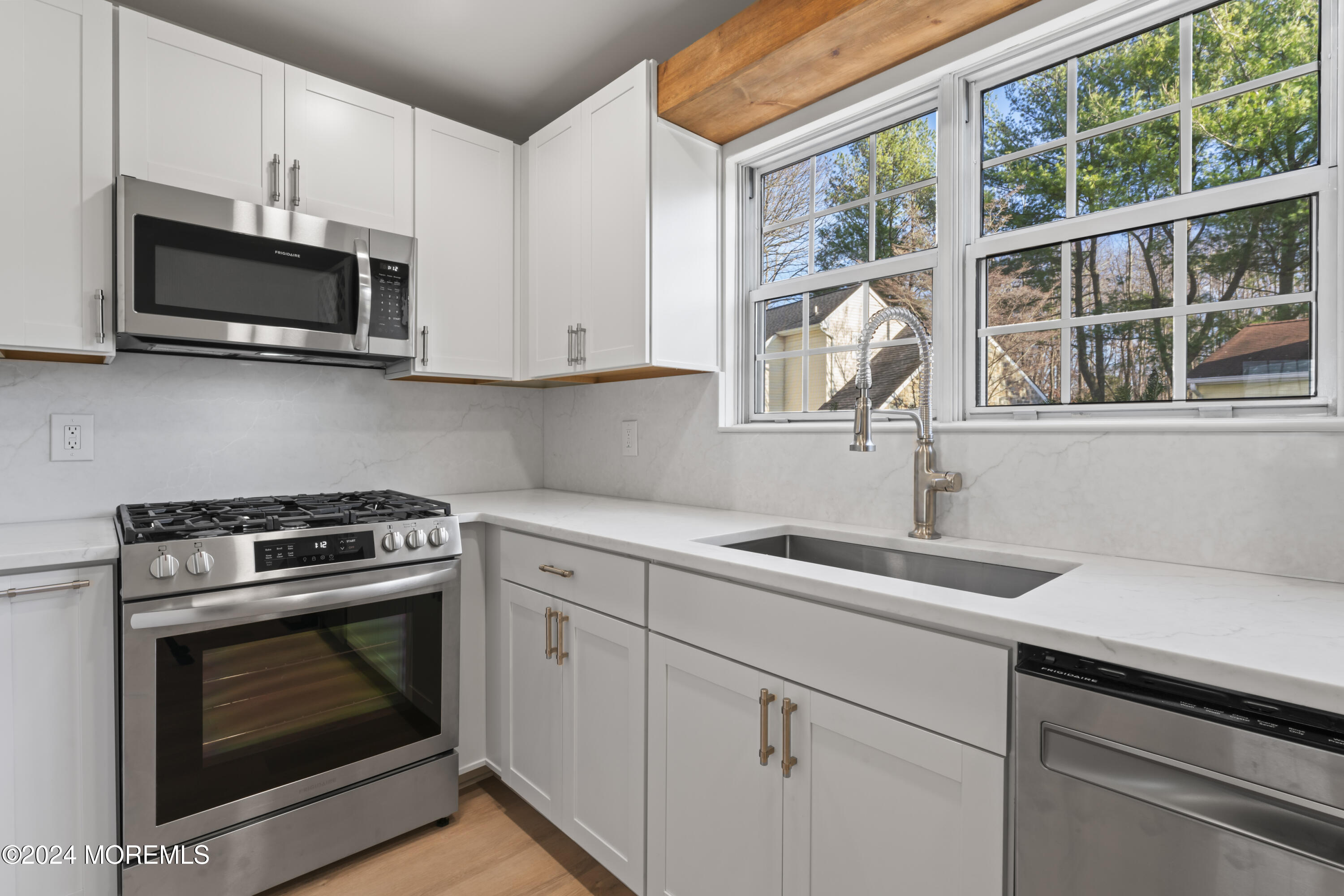 41 Ivy Ridge Close, Unit 1000 Freehold, NJ 07728 - Photo 4 of 25 Kitchen