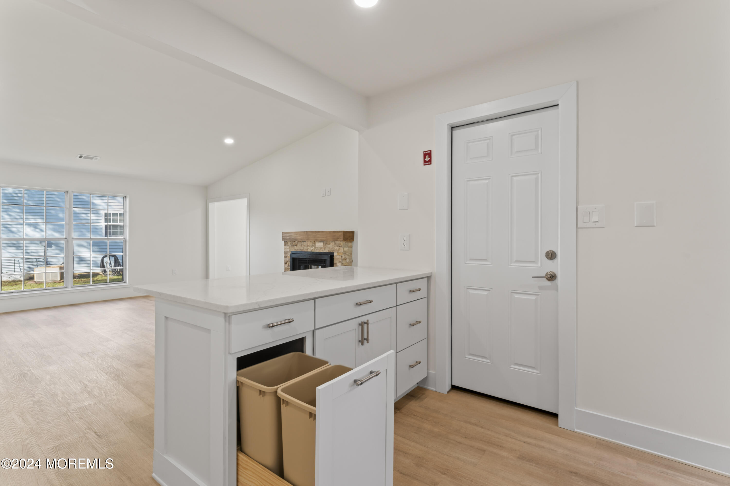 41 Ivy Ridge Close, Unit 1000 Freehold, NJ 07728 - Photo 7 of 25 Peninsula Seating