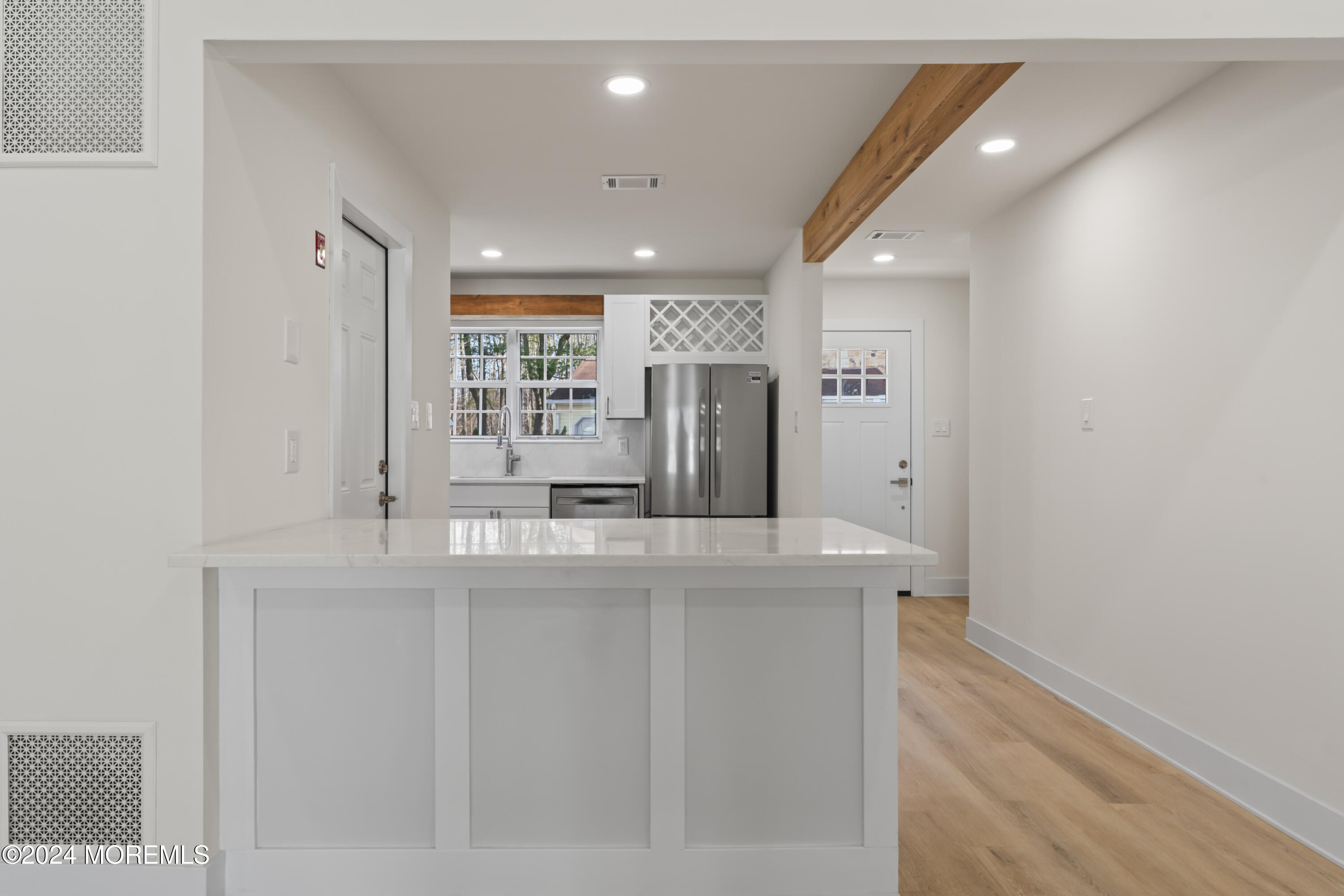 41 Ivy Ridge Close, Unit 1000 Freehold, NJ 07728 - Photo 8 of 25 Peninsula Seating