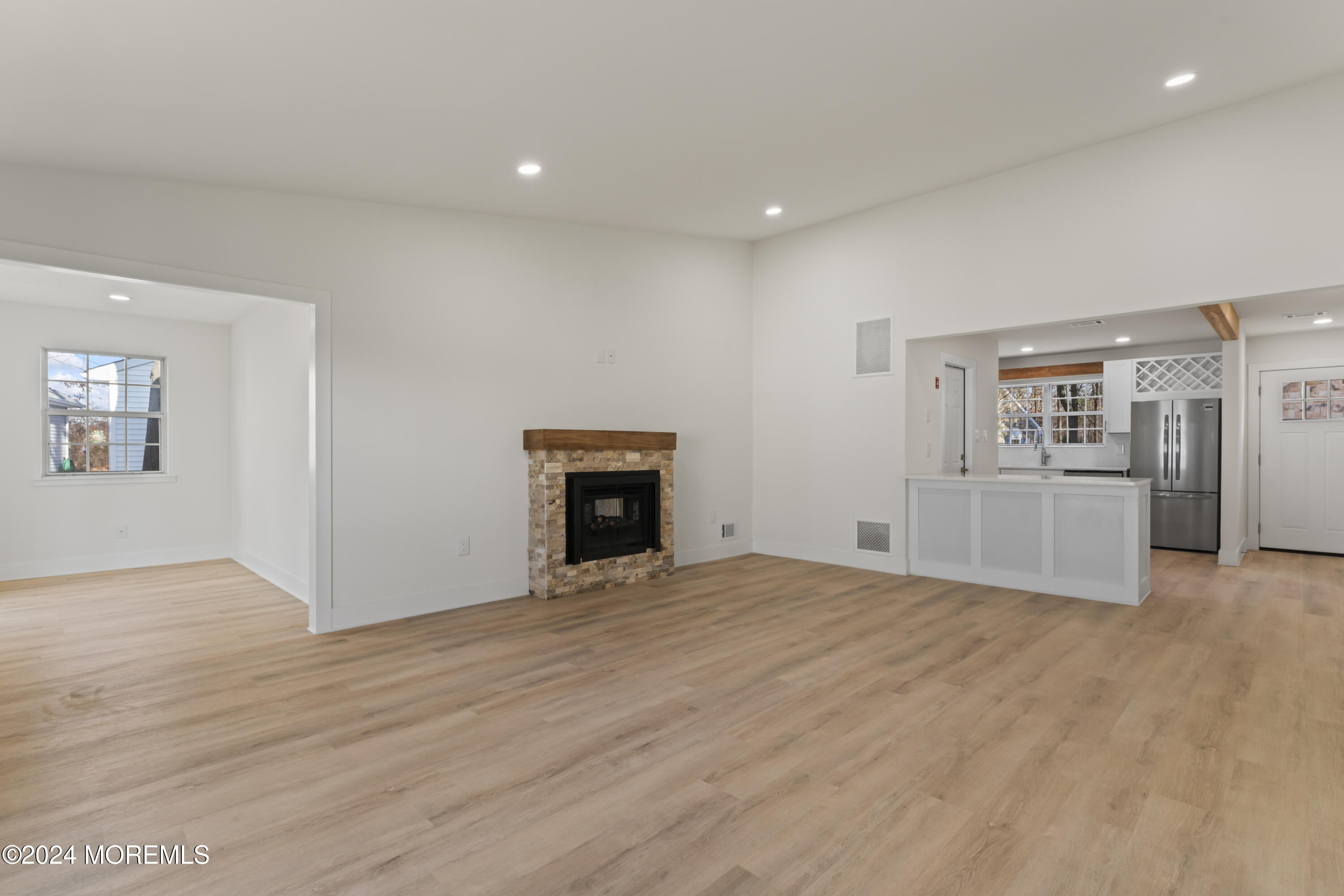 41 Ivy Ridge Close, Unit 1000 Freehold, NJ 07728 - Photo 9 of 25 Living Rm/Dining Area