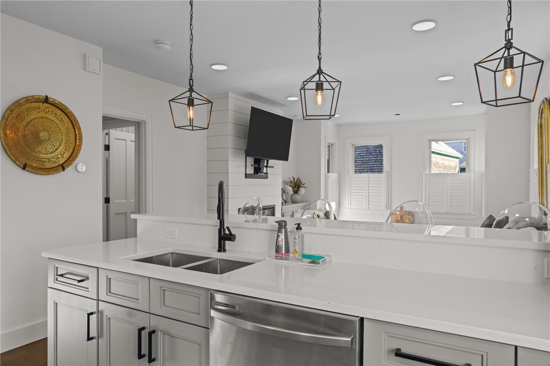 8 Cross Street, Unit 1 Newport, RI 02840 - Photo 9 of 28