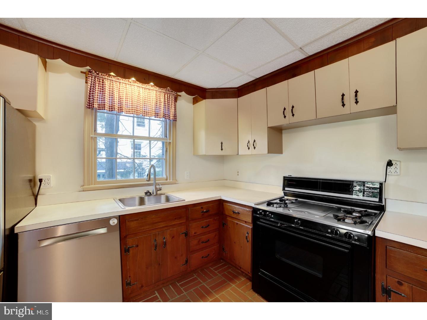 528 Fox Road Glenside, PA 19038 - Photo 10 of 25 Gallery Image 10