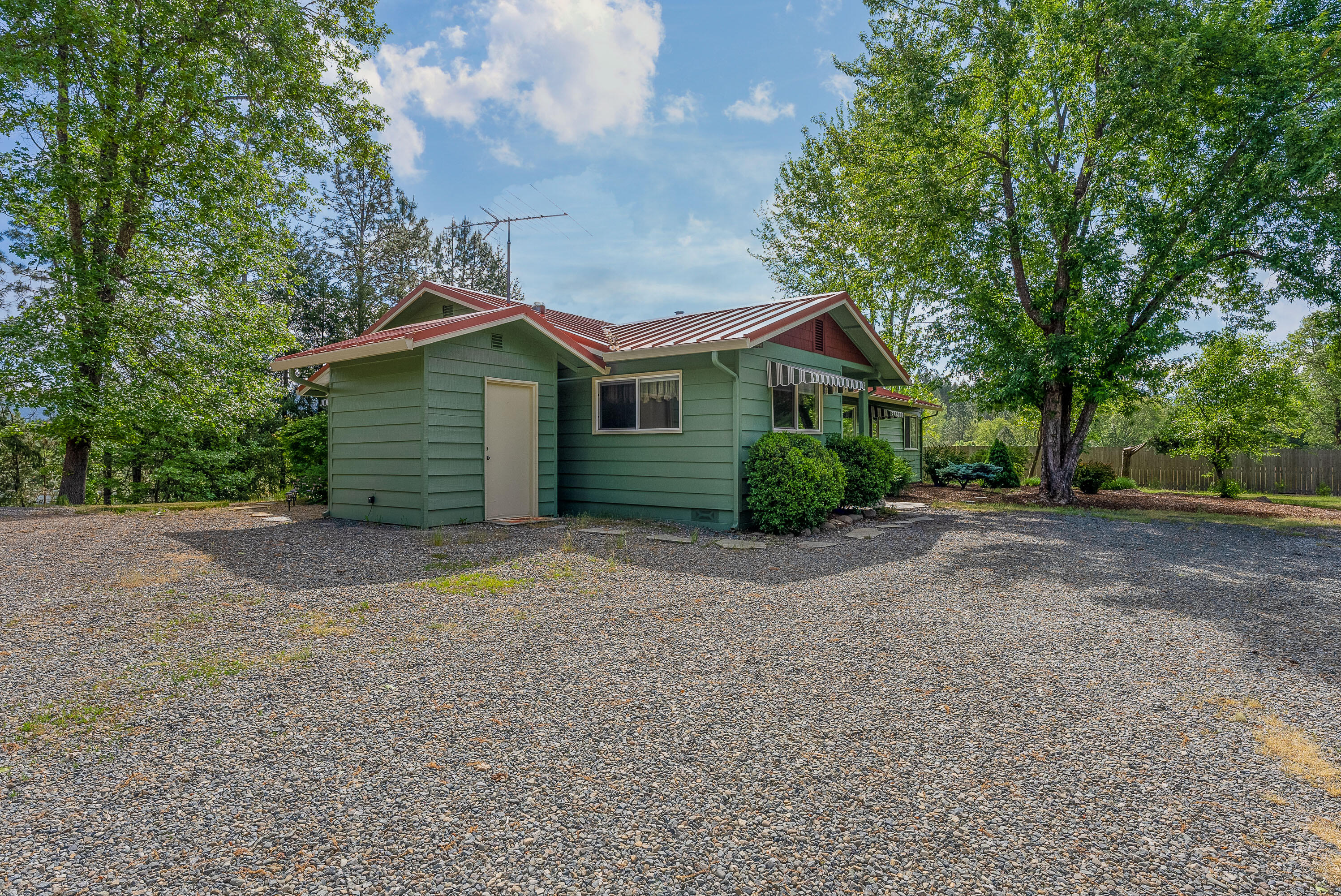 461 Draper Valley Road Selma, OR 97538 - Photo 22 of 45 Ext-2