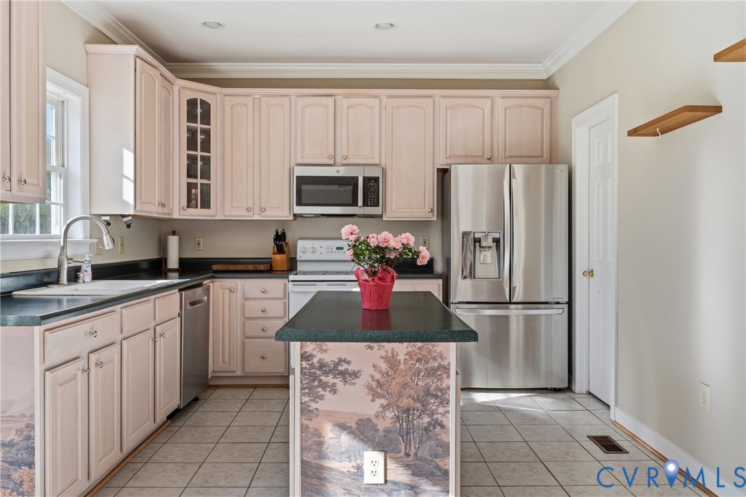 15286 Devonwood Road Montpelier, VA 23192 - Photo 32 of 50 Kitchen with stainless steel appliances, dark coun