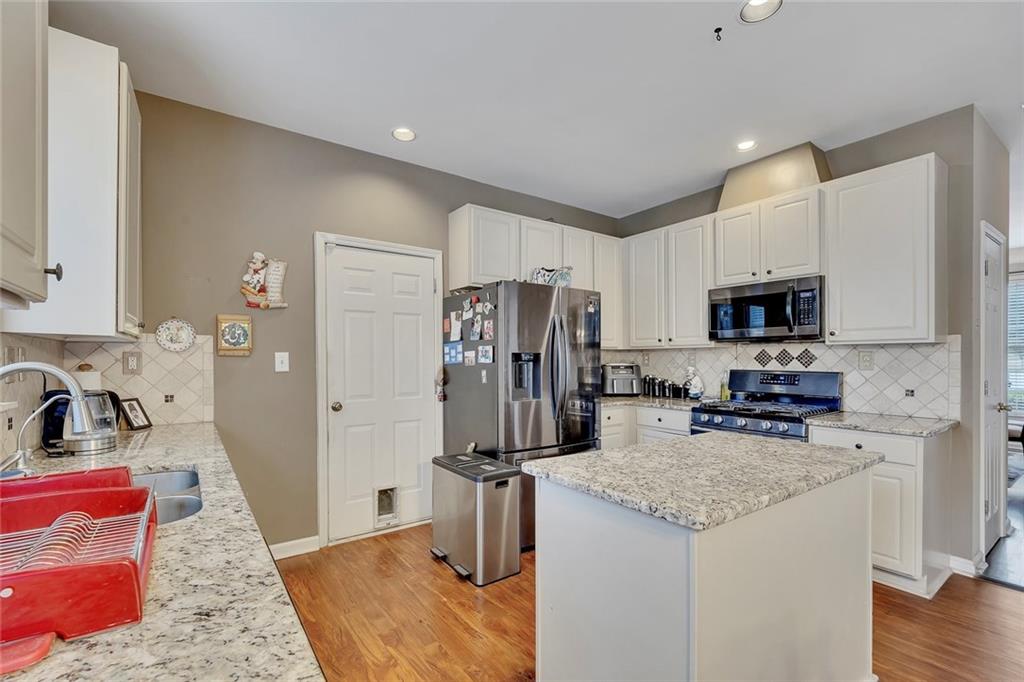 785 Hedgewick Trail Alpharetta, GA 30022 - Photo 15 of 32 a kitchen with stainless steel appliances granite countertop a refrigerator and a stove