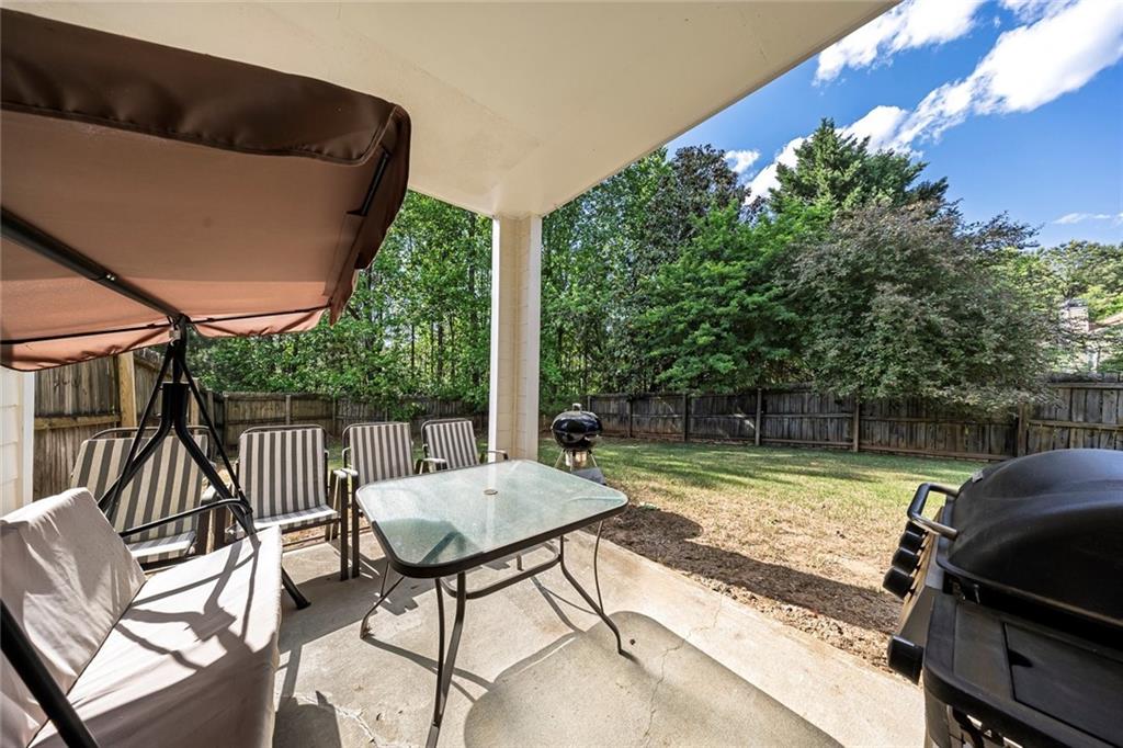 785 Hedgewick Trail Alpharetta, GA 30022 - Photo 28 of 32 a view of a chair and tables in the patio