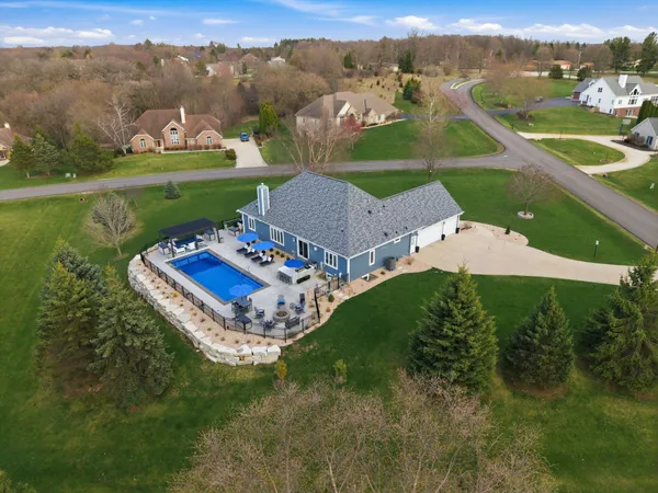 $1,250,000 | N42W33420 Glen View Court, Nashotah, WI 53058