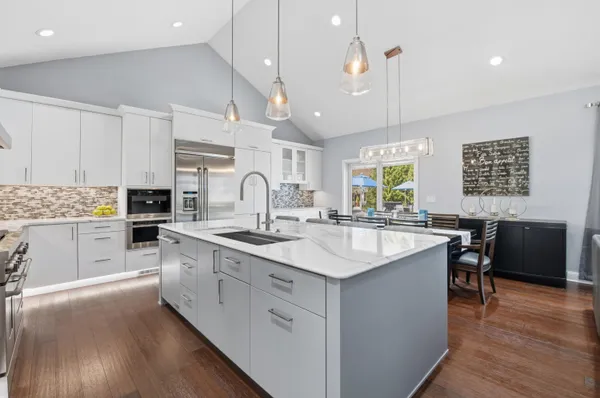 $1,250,000 | N42W33420 Glen View Court, Nashotah, WI 53058