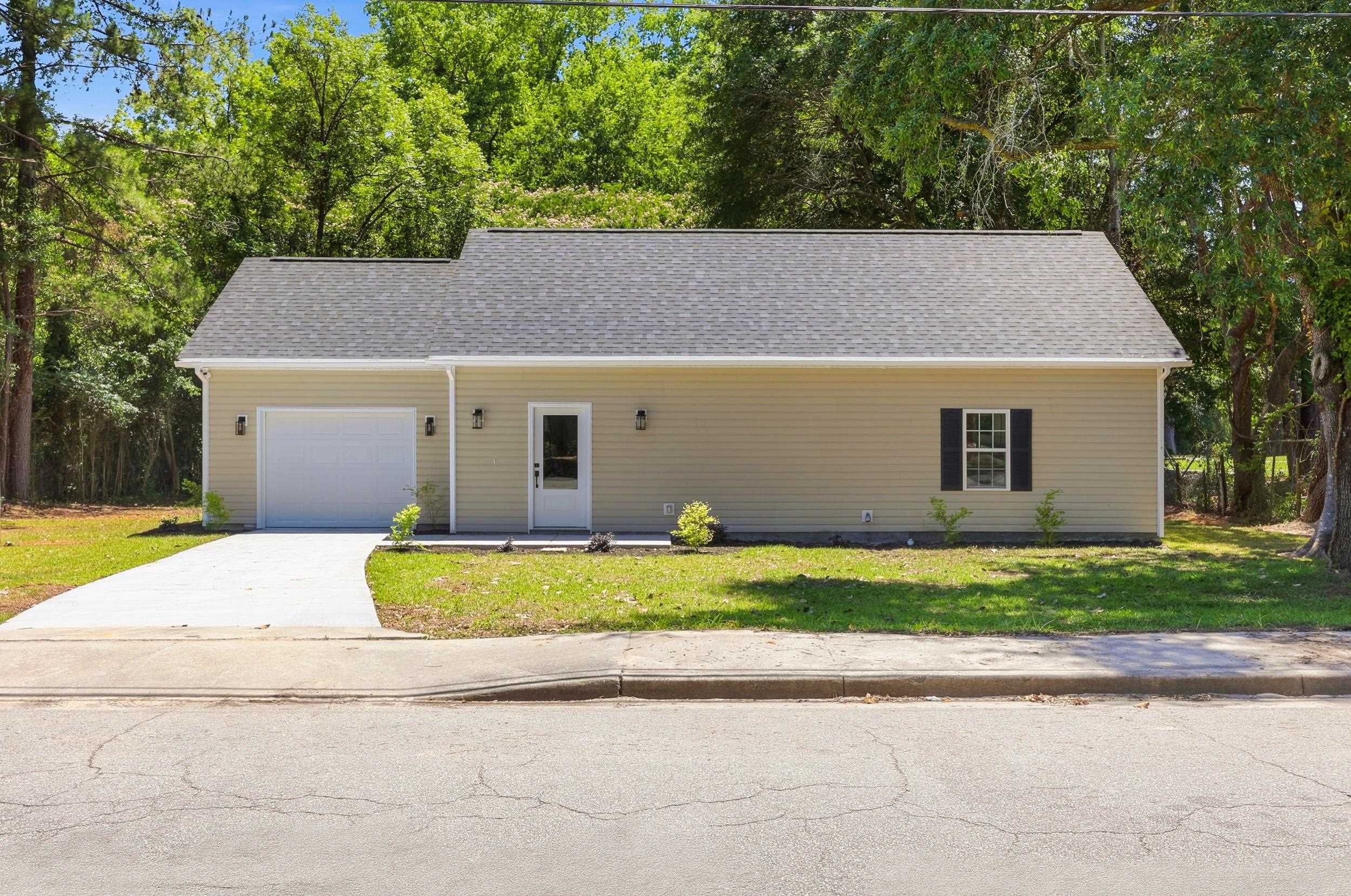 730 Anderson Street Kingstree, SC 29556 - Photo 1 of 32