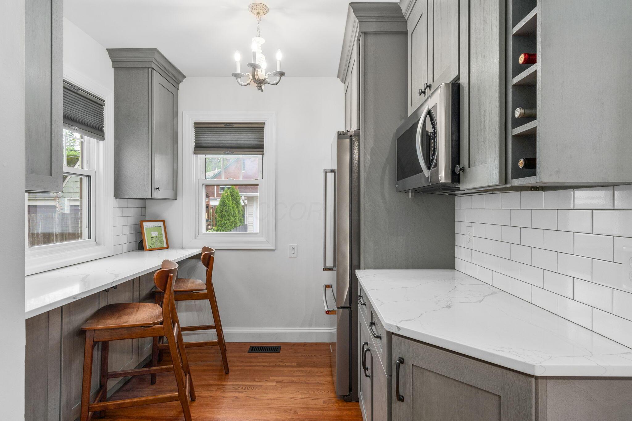 115 North Cassingham Road Columbus, OH 43209 - Photo 26 of 70 KITCHEN AND EAT IN SPACE