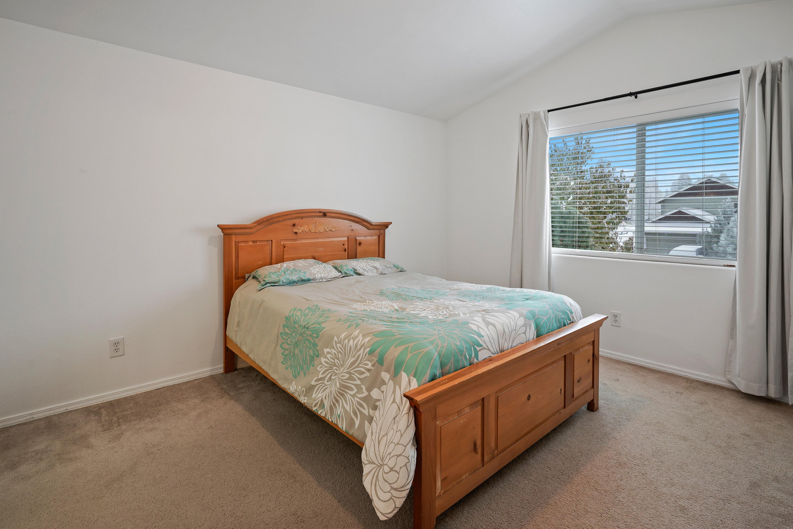 20044 Badger Road Bend, OR 97702 - Photo 21 of 34 Primary Bedroom
