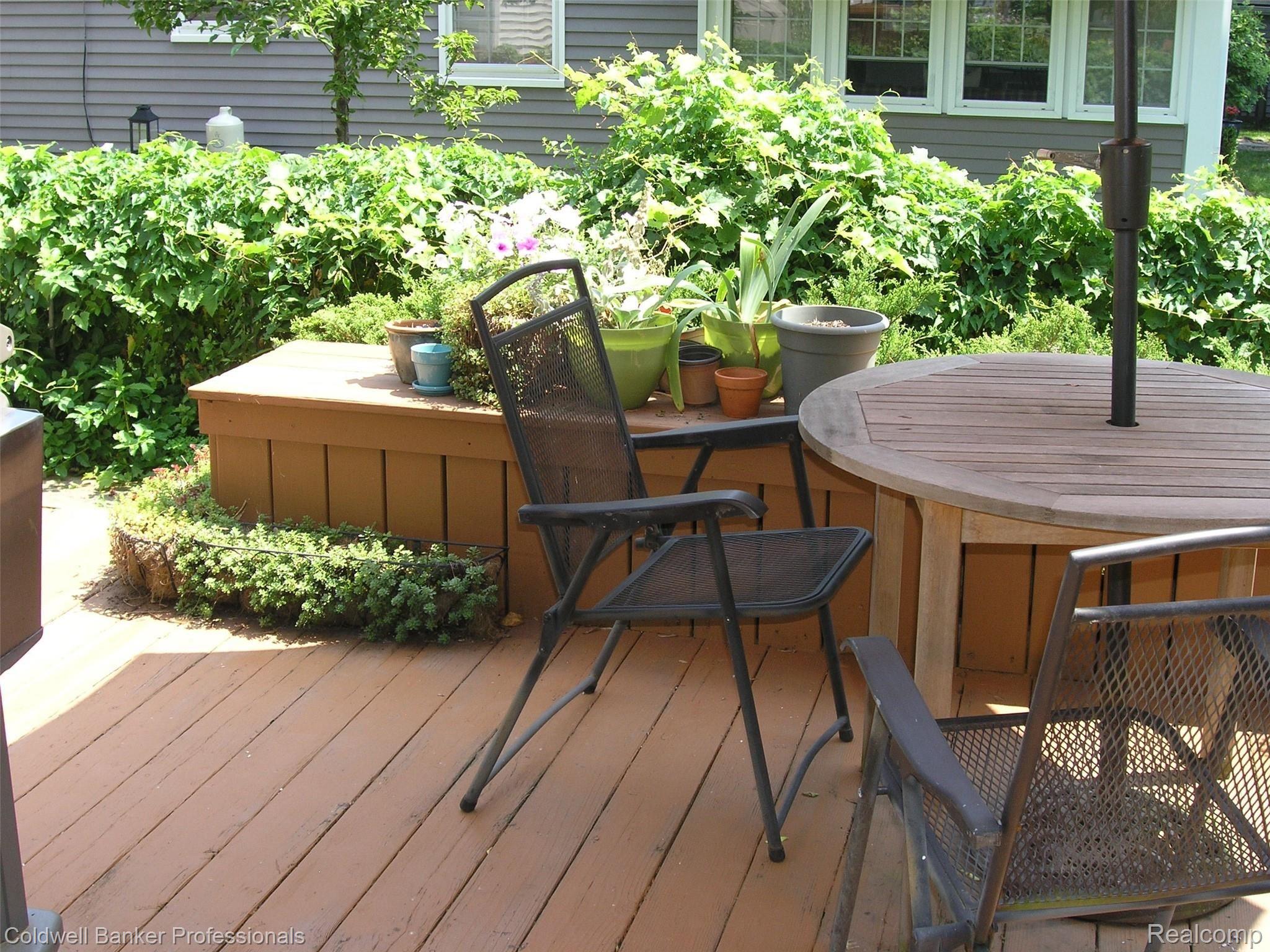 2173 Earlmont Road Berkley, MI 48072 - Photo 26 of 34 Inviting Spot to Relax
