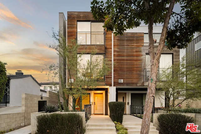 $1,295,000 | 820 North Formosa Avenue, Los Angeles, CA 90046