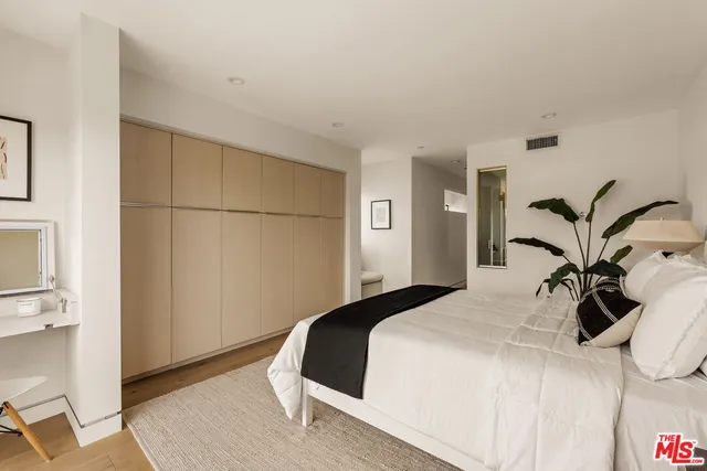 $1,295,000 | 820 North Formosa Avenue, Los Angeles, CA 90046