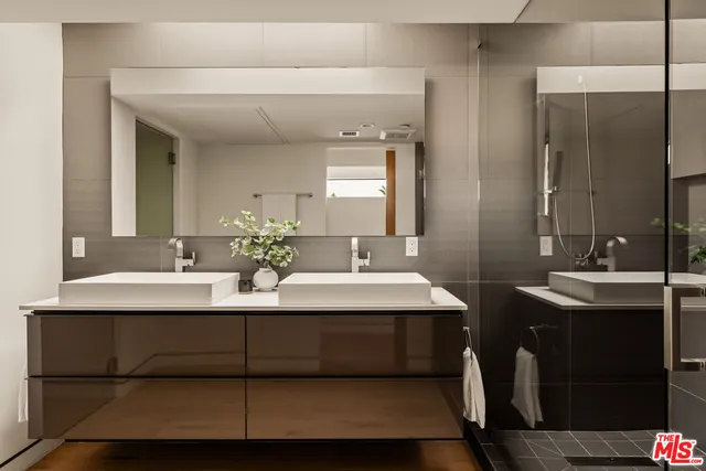 $1,295,000 | 820 North Formosa Avenue, Los Angeles, CA 90046