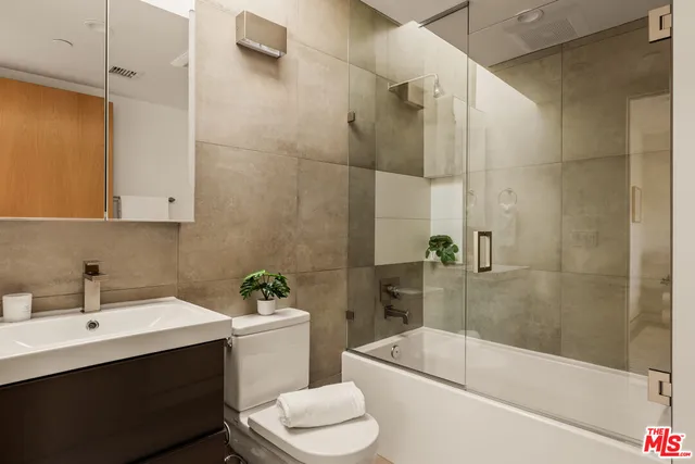 $1,295,000 | 820 North Formosa Avenue, Los Angeles, CA 90046