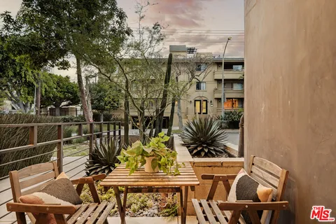 $1,295,000 | 820 North Formosa Avenue, Los Angeles, CA 90046