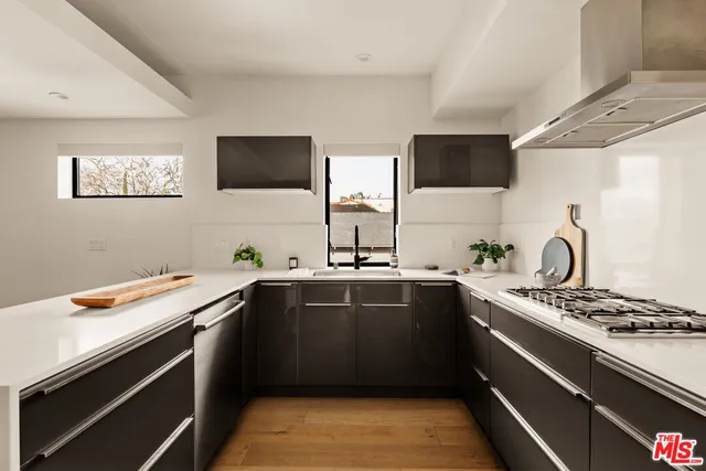 $1,295,000 | 820 North Formosa Avenue, Los Angeles, CA 90046