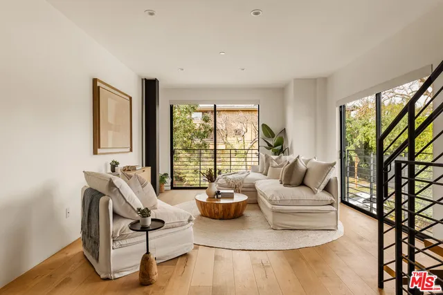 $1,295,000 | 820 North Formosa Avenue, Los Angeles, CA 90046