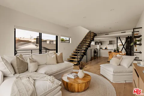 $1,295,000 | 820 North Formosa Avenue, Los Angeles, CA 90046