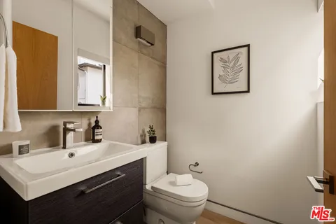 $1,295,000 | 820 North Formosa Avenue, Los Angeles, CA 90046