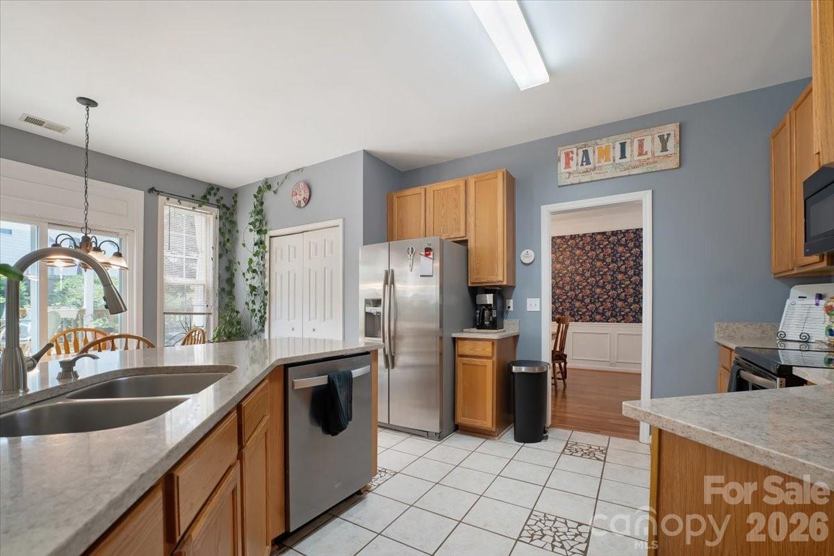 11932 Fox Glen Road Charlotte, NC 28269 - Photo 9 of 32