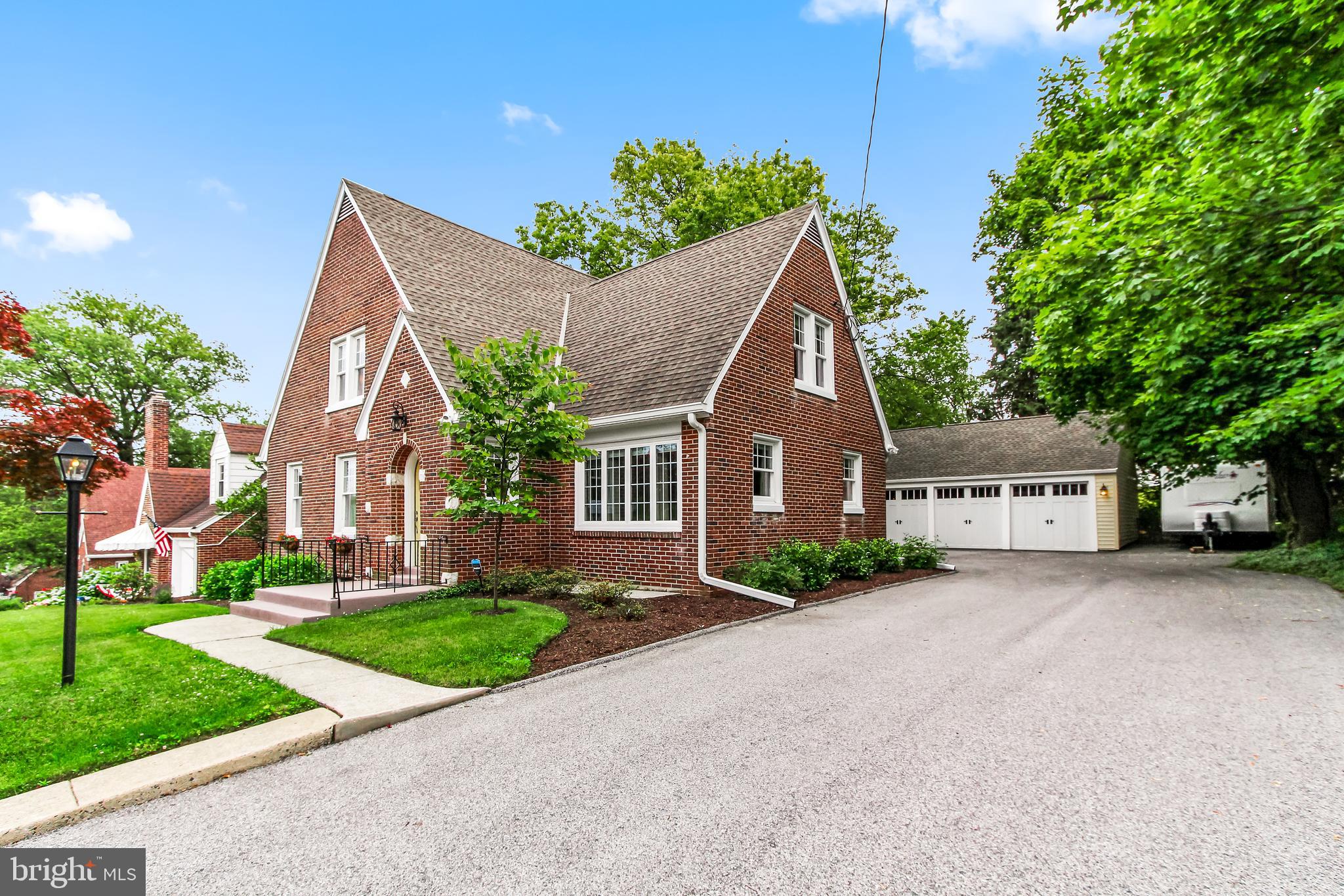946 Grandview Road York, PA 17403 - Photo 2 of 29 Gallery Image 2