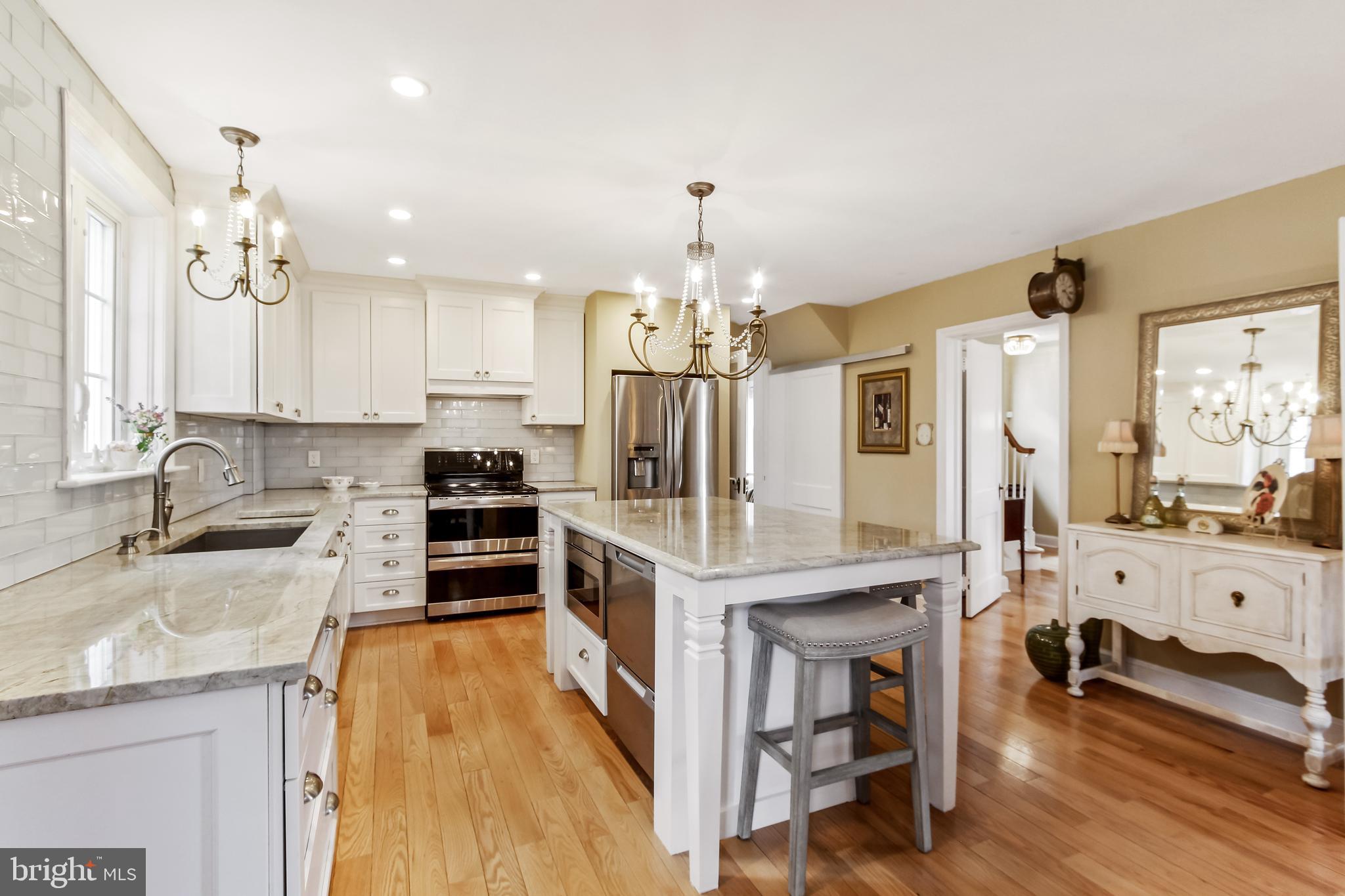 946 Grandview Road York, PA 17403 - Photo 8 of 29 Gallery Image 8