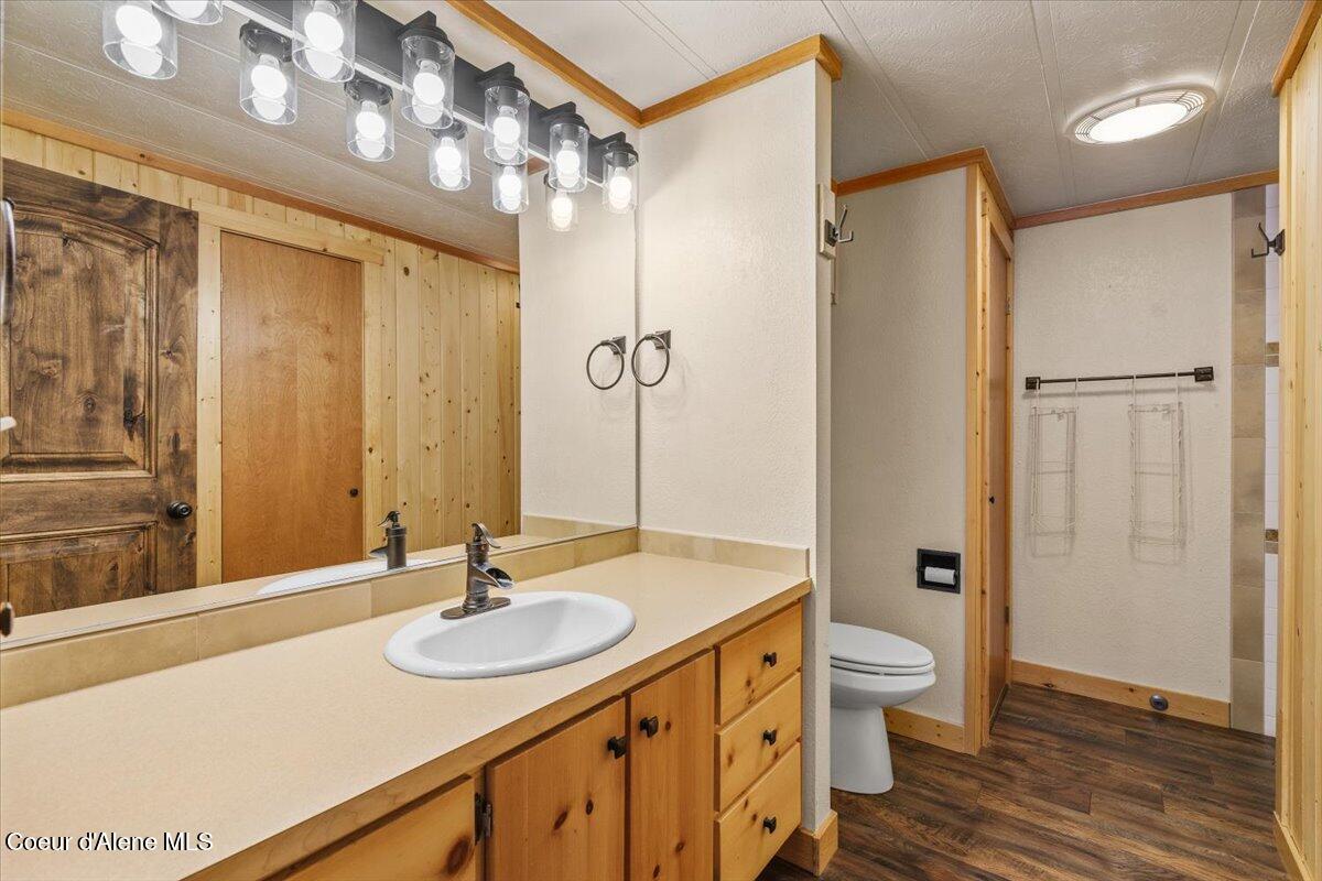 27453 North Ramsey Road Athol, ID 83801 - Photo 25 of 52 25-Primary bathroom
