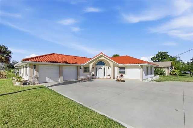 $724,875 | 1 Coral Reef Court North, Palm Coast, FL 32137