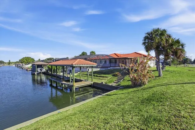 $724,875 | 1 Coral Reef Court North, Palm Coast, FL 32137
