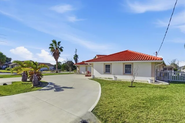 $724,875 | 1 Coral Reef Court North, Palm Coast, FL 32137