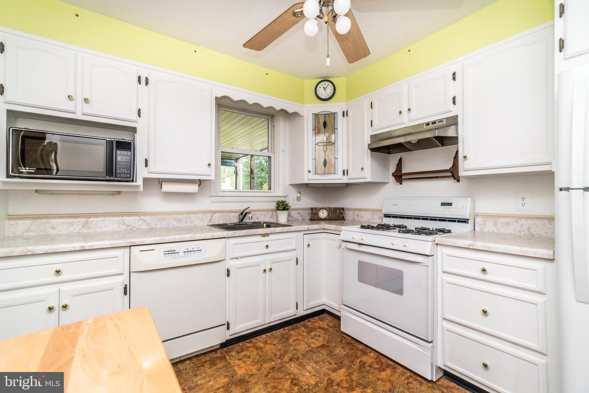 8702 Avondale Road Baltimore, MD 21234 - Photo 10 of 30 Kitchen