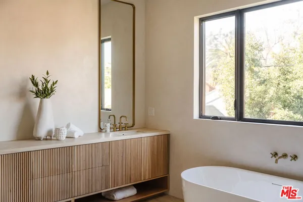 $4,195,000 | 1611 South Bedford Street, Los Angeles, CA 90035