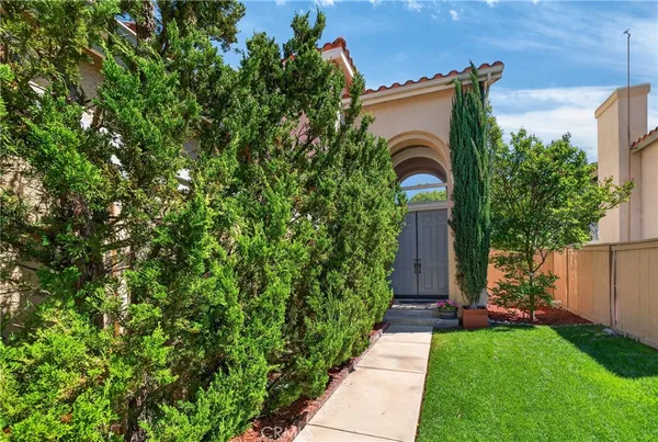 $975,000 | 21012 Oakriver Lane, Newhall, CA 91321