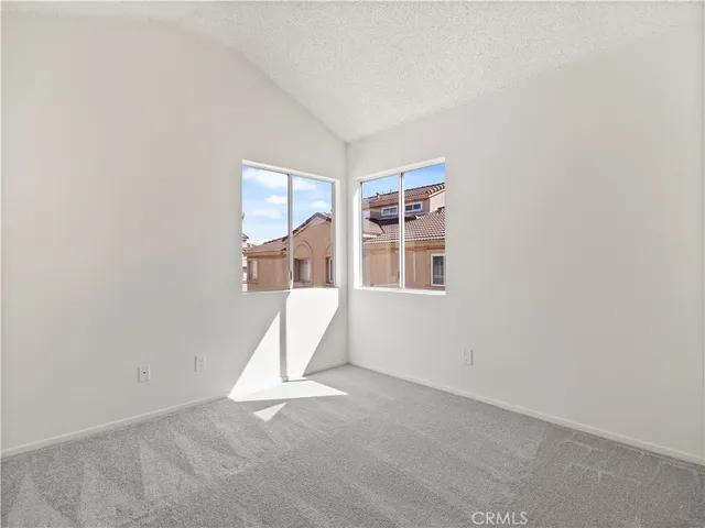 $450,000 | 19810 Sandpiper Place, Unit 22, Newhall, CA 91321