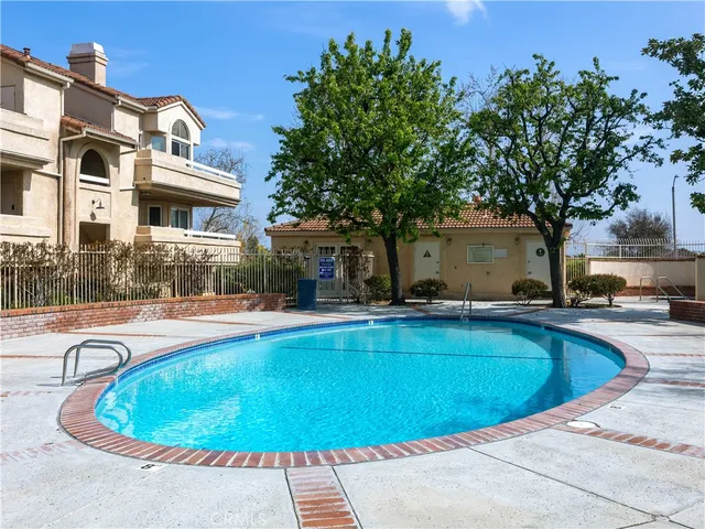 $450,000 | 19810 Sandpiper Place, Unit 22, Newhall, CA 91321