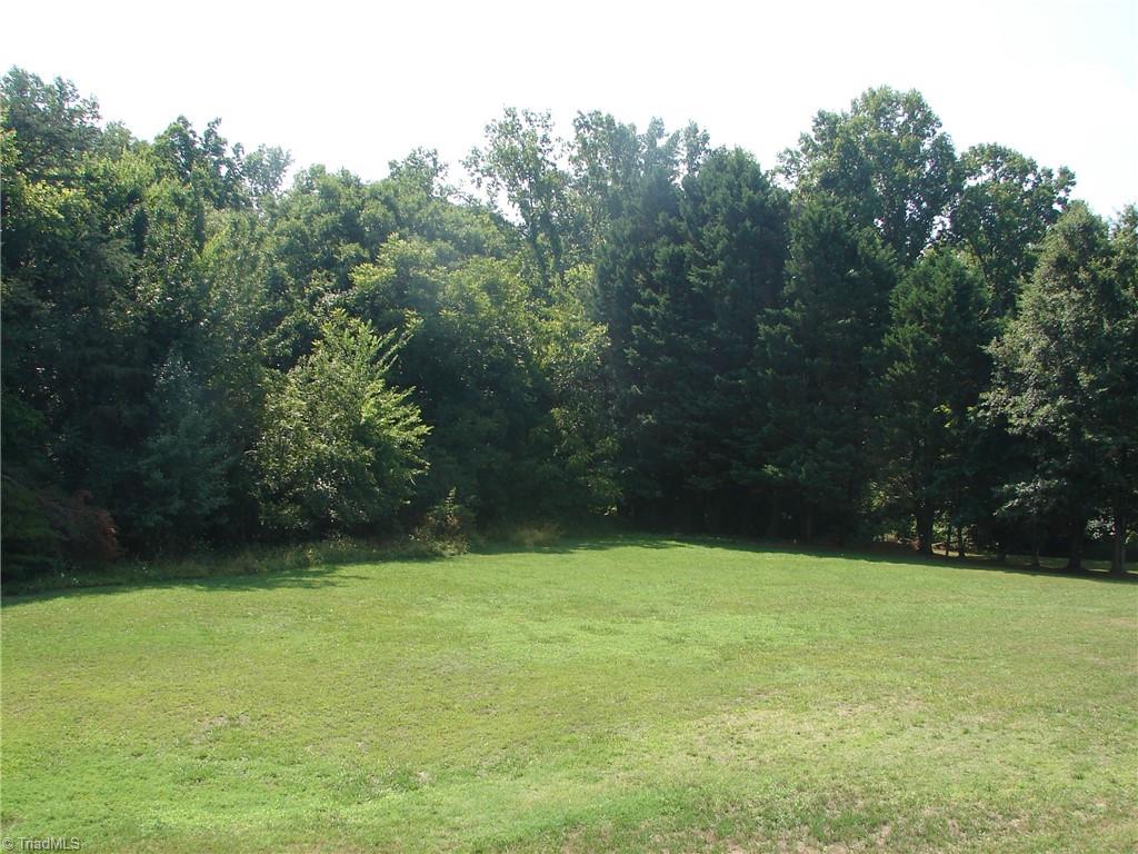 4034 Waterview Road High Point, NC 27265 - Photo 29 of 31 Large yard