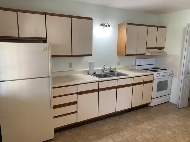 $2,000,000 | 551-564 North Clarence Avenue, Watseka, IL 60970