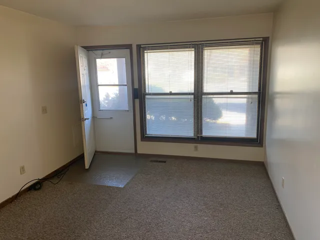 $2,000,000 | 551-564 North Clarence Avenue, Watseka, IL 60970