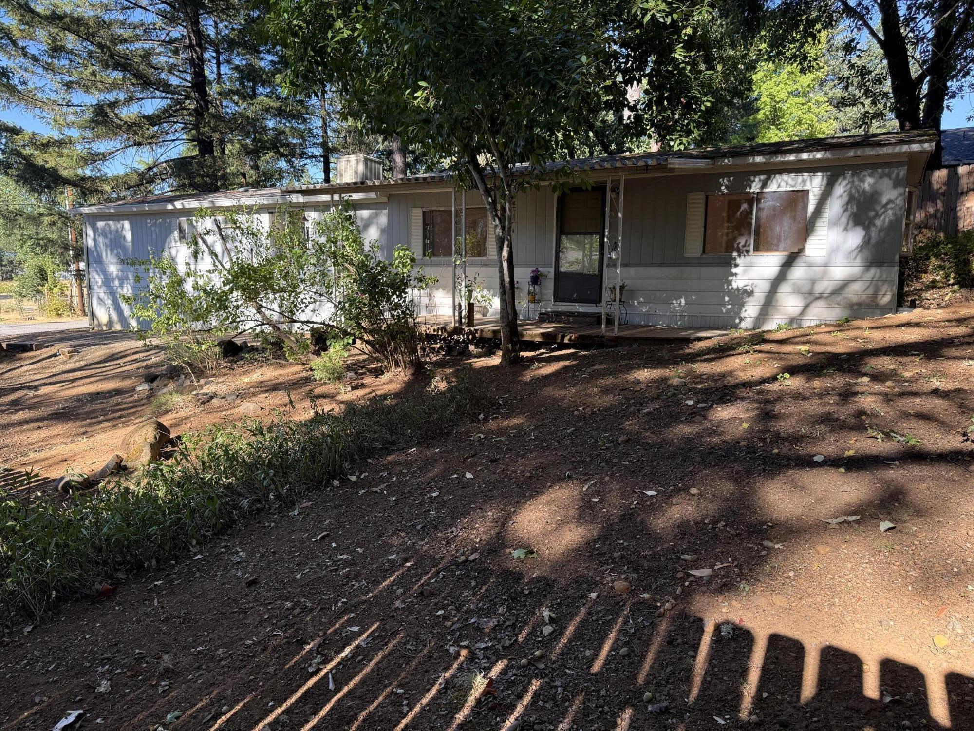 105 Raymond Street Cave Junction, OR 97523 - Photo 3 of 23