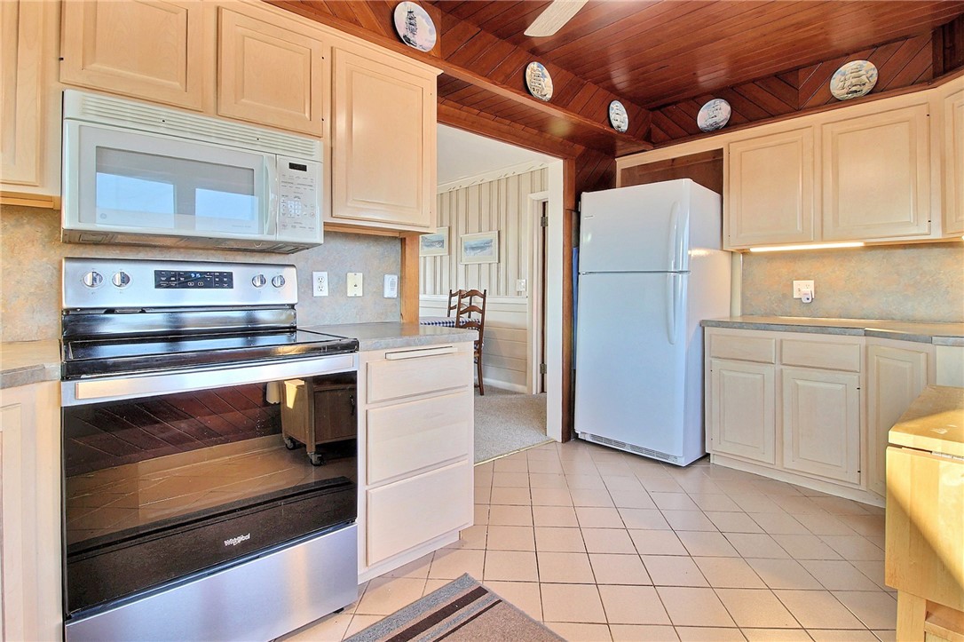 635 Atlantic Avenue Westerly, RI 02891 - Photo 16 of 38