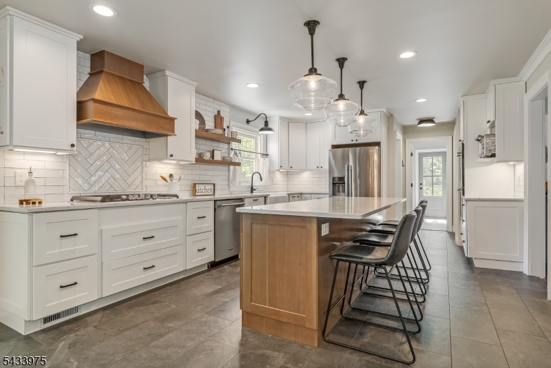 54 Dean Road Mendham, NJ 07945 - Photo 8 of 31