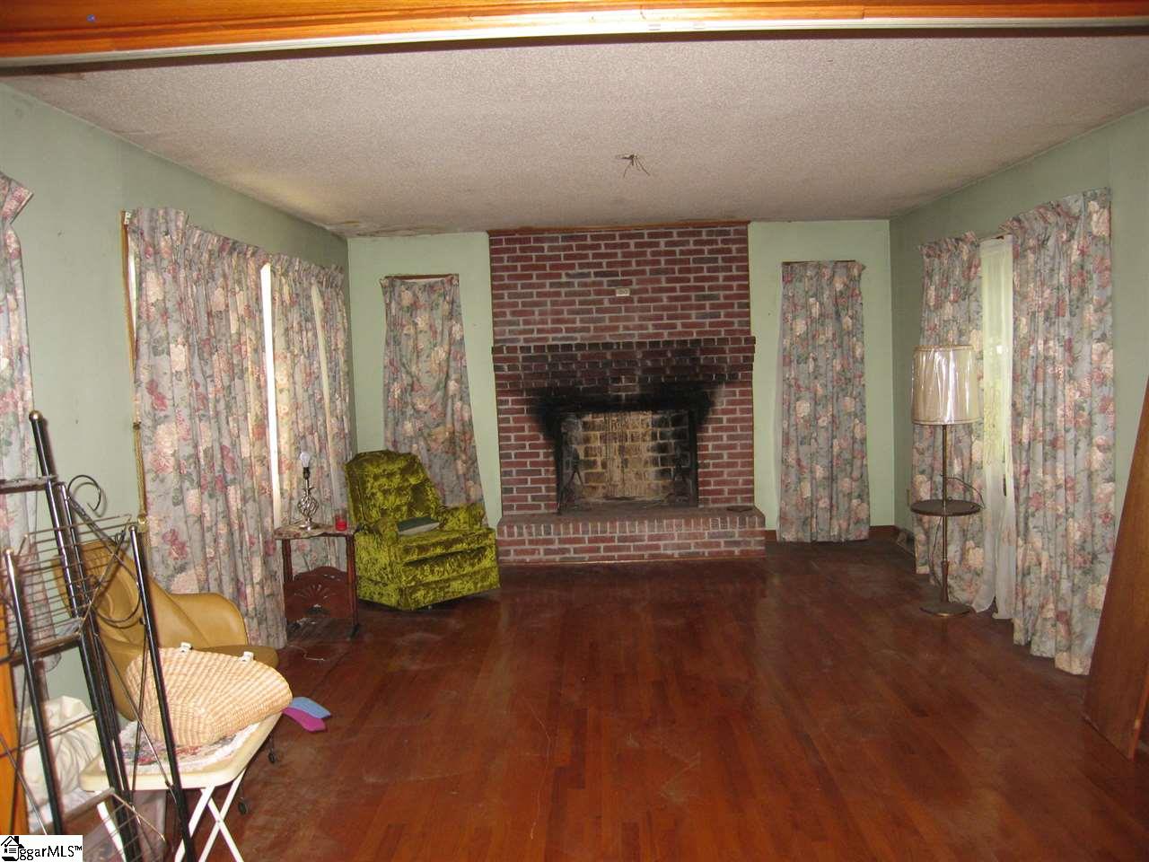 107 Forest Street Greer, SC 29650 - Photo 3 of 3 Gallery Image 3