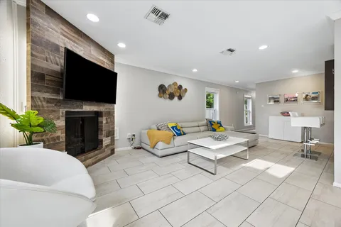 $419,000 | 5714 Innsbruck Street, Bellaire, TX 77401