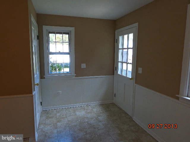 13126 Draper Road Clear Spring, MD 21722 - Photo 6 of 30 an empty room that has a window