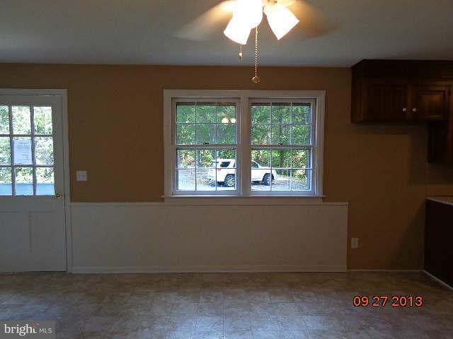 13126 Draper Road Clear Spring, MD 21722 - Photo 10 of 30 an empty room with a window