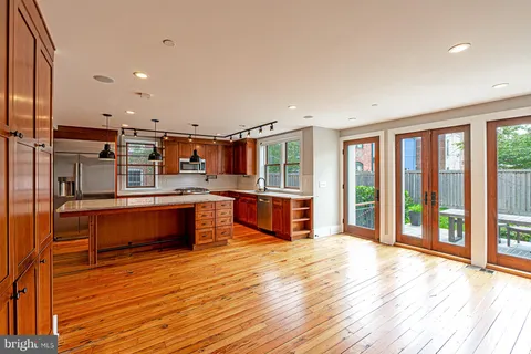 $7,995 | 325 D Street Southeast, Washington, DC 20003