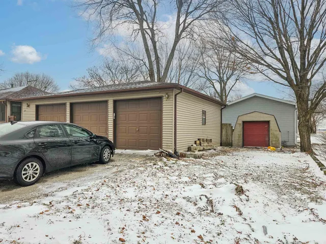 $174,000 | 203 Monroe Street, Monroe Center, IL 61052